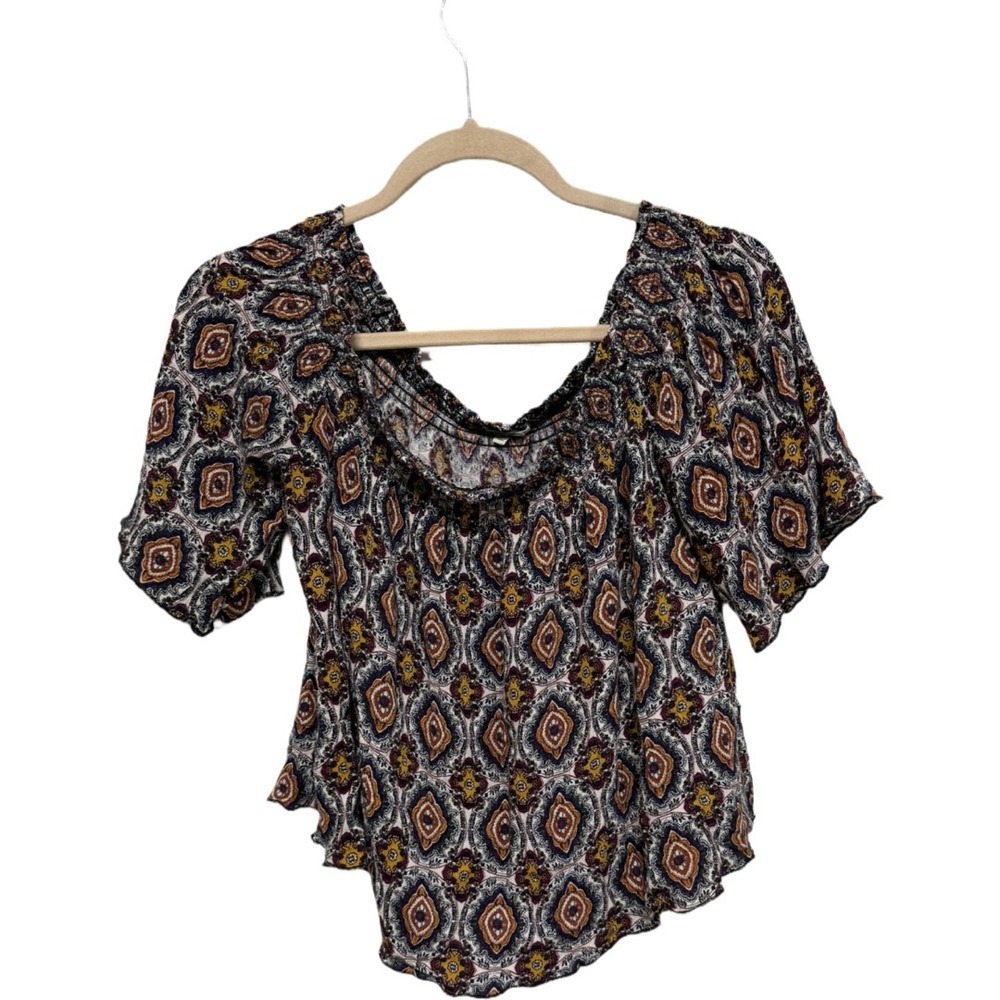 Gimmicks by BKE Boho Paisley Medallion Peasant Blouse Size Small Flutter Sleeve
